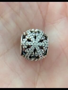 Authentic Pandora Black Friday 2013 Snowflake Let It Snow Charm Retired